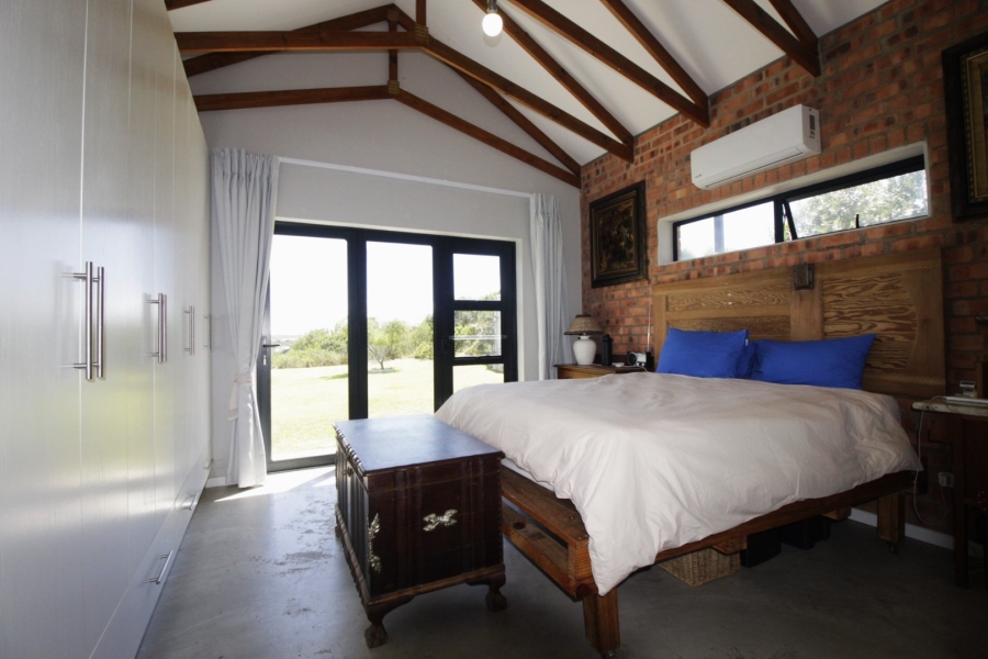 4 Bedroom Property for Sale in Paradise Beach Eastern Cape